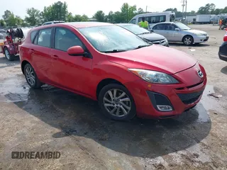2013 Mazda 3 i Touring z VIN JM1BL1LP9D1813240, wystawiony jako IAAI lot #42405052 z przebiegiem 153 349 mil mil oraz . Historia ofert i sprzedaży dostępna na DreamBid. Obrazek 1.