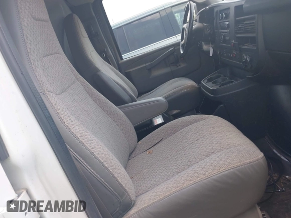 2016 Chevrolet Express Cargo z VIN 1GCWGAFF5G1131761, wystawiony jako IAAI lot #42454440 z przebiegiem 202 356 mil mil oraz . Historia ofert i sprzedaży dostępna na DreamBid. Obrazek 5.