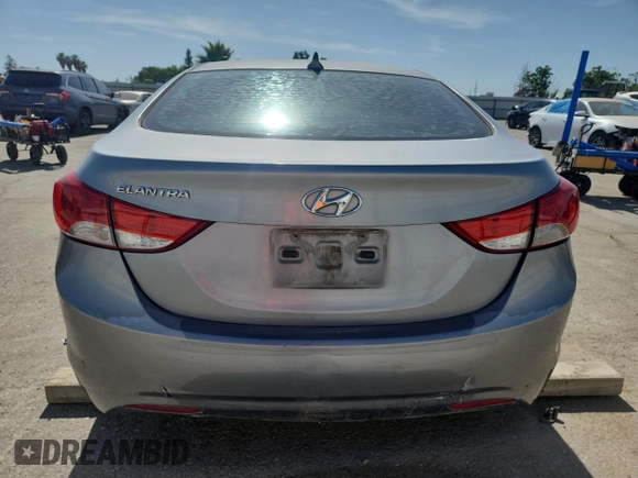 2013 Hyundai Elantra GLS z VIN KMHDH4AE3DU731009, wystawiony jako Copart lot #58668335 z przebiegiem 213 093 mil mil oraz Szkoda całkowita • Salvage title. Historia ofert i sprzedaży dostępna na DreamBid. Obrazek 6.