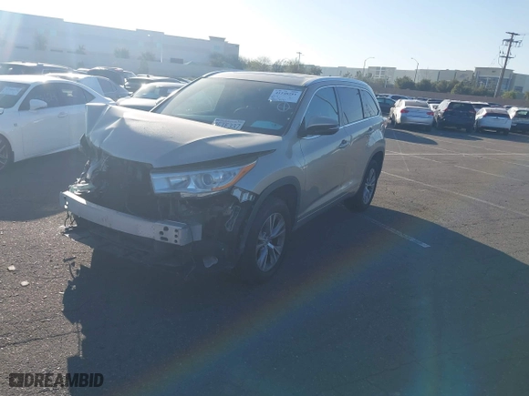 2014 Toyota Highlander XLE with VIN 5TDKKRFHXES024685, listed as a IAAI auction lot 41548281 with 160,000 mi miles. Bid and sale history available at carsss.com. Image 2.