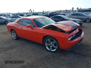 2009 Dodge Challenger R/T z VIN 2B3LJ54T09H525100, wystawiony jako IAAI lot #41457365 z przebiegiem 103 880 mil mil oraz . Historia ofert i sprzedaży dostępna na DreamBid. Obrazek 1.