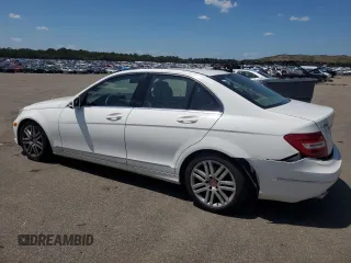 2013 Mercedes-Benz C 300 Sport с VIN WDDGF8AB2DR247801, выставлен на аукционе Copart как лот 62273505 с пробегом 163 472 миль миль и Списание • Salvage title. История ставок и продаж доступна на DreamBid. Изображение 2.