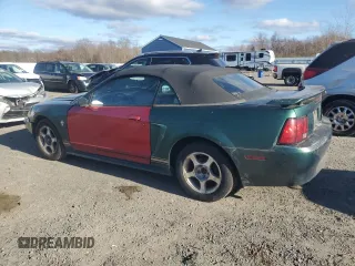 2001 Ford Mustang Deluxe with VIN 1FAFP44411F115429, listed as a Copart auction lot 81076114 with 139,582 mi miles and Non Repairable. Bid and sale history available at carsss.com. Image 2.