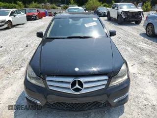 2013 Mercedes-Benz C 250 Sport z VIN WDDGF4HB4DR283410, wystawiony jako Copart lot #58934465 z przebiegiem 175 887 mil mil oraz Czysty tytuł • Clean title. Historia ofert i sprzedaży dostępna na DreamBid. Obrazek 5.