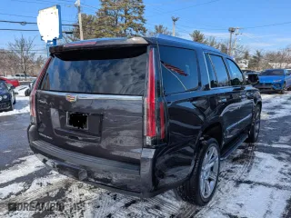 2017 Cadillac Escalade Luxury with VIN 1GYS4BKJ4HR328022, listed as a Copart auction lot 44644815 with 87,383 mi miles and Clean Title. Bid and sale history available at carsss.com. Image 4.