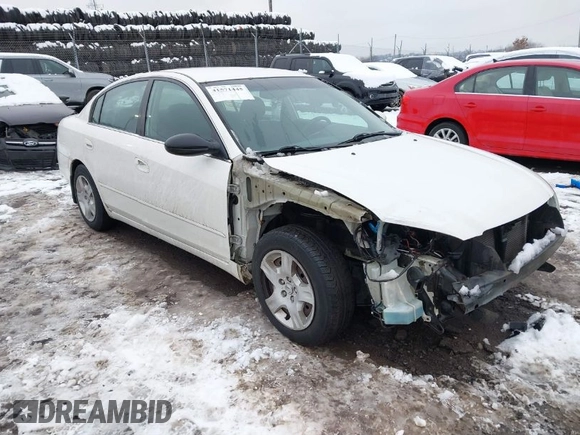 2004 Nissan Altima S with VIN 1N4AL11D64C137926, listed as a IAAI auction lot 41571445 with 124,147 mi miles. Bid and sale history available at carsss.com. Image 1.