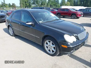 2004 Mercedes-Benz C 240 z VIN WDBRF81J34F505687, wystawiony jako IAAI lot #42458564 z przebiegiem 224 283 mil mil oraz . Historia ofert i sprzedaży dostępna na DreamBid. Obrazek 1.