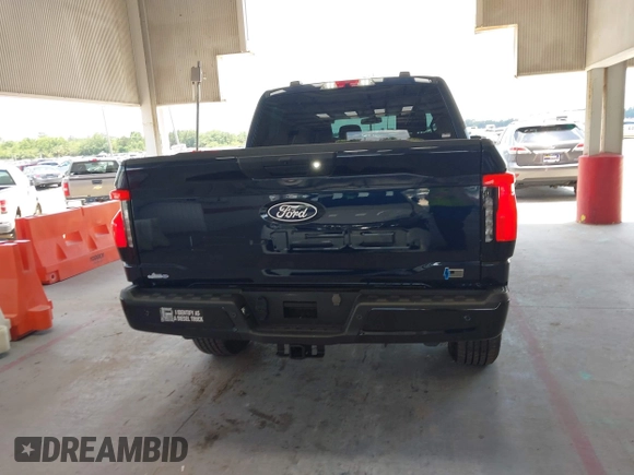 2024 Ford F-150 Lightning XLT z VIN 1FTVW3LK9RWG08466, wystawiony jako IAAI lot #42251872 z przebiegiem 3 045 mil mil oraz . Historia ofert i sprzedaży dostępna na DreamBid. Obrazek 17.