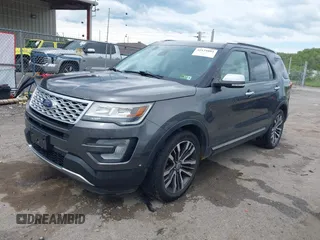 2016 Ford Explorer Platinum z VIN 1FM5K8HT8GGD34030, wystawiony jako IAAI lot #42134884 z przebiegiem 108 723 mil mil oraz . Historia ofert i sprzedaży dostępna na DreamBid. Obrazek 2.