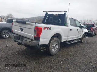 2017 Ford F-250 Lariat z VIN 1FT7W2BTXHEB47795, wystawiony jako IAAI lot #42010501 z przebiegiem 168 108 mil mil oraz . Historia ofert i sprzedaży dostępna na DreamBid. Obrazek 4.