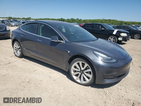 2018 Tesla Model 3 Long Range Battery z VIN 5YJ3E1EB4JF116531, wystawiony jako Copart lot #55609755 z przebiegiem 63 695 mil mil oraz Szkody całkowita. Historia ofert i sprzedaży dostępna na DreamBid. Obrazek 4.