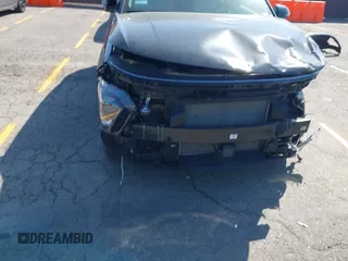 2024 Hyundai Kona SEL z VIN KM8HCCAB6RU059406, wystawiony jako IAAI lot #41969790 z przebiegiem 13 353 mil mil oraz . Historia ofert i sprzedaży dostępna na DreamBid. Obrazek 12.