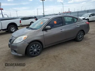 2012 Nissan Versa SV z VIN 3N1CN7AP0CL862549, wystawiony jako Copart lot #60148485 z przebiegiem 140 015 mil mil oraz Szkoda całkowita • Salvage title. Historia ofert i sprzedaży dostępna na DreamBid. Obrazek 1.
