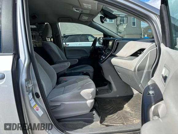 2018 Toyota Sienna LE with VIN 5TDJZ3DC2JS195145, listed as a Copart auction lot 47596975 with 119,170 mi miles and Clean title. Bid and sale history available at DreamBid. Image 8.