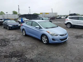 2011 Hyundai Elantra Limited z VIN KMHDH4AE1BU147219, wystawiony jako IAAI lot #42313091 z przebiegiem 110 539 mil mil oraz . Historia ofert i sprzedaży dostępna na DreamBid. Obrazek 1.
