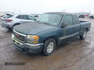 2006 GMC New Sierra 1500 SL with VIN 1GTEC19V96Z218895, listed as a IAAI auction lot 41493566 with 122,107 mi miles. Bid and sale history available at carsss.com. Image 2.
