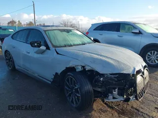 2023 BMW i4 eDrive40 z VIN WBY73AW01PFR26528, wystawiony jako IAAI lot #41578844 z przebiegiem 19 636 mil mil oraz . Historia ofert i sprzedaży dostępna na DreamBid. Obrazek 1.