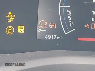 2025 Toyota Camry LE z VIN 4T1DAACK5SU527380, wystawiony jako IAAI lot #42116438 z przebiegiem 4 917 mil mil oraz . Historia ofert i sprzedaży dostępna na DreamBid. Obrazek 16.