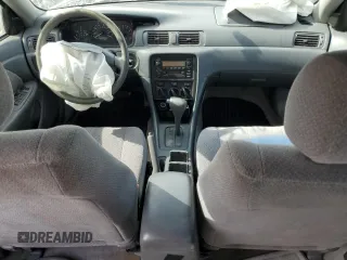 2000 Toyota Camry LE z VIN JT2BF28K0Y0261092, wystawiony jako Copart lot #58008665 z przebiegiem Nie podano mil oraz Szkoda całkowita • Salvage title. Historia ofert i sprzedaży dostępna na DreamBid. Obrazek 8.