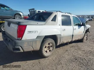 2006 Chevrolet Avalanche Z71 with VIN 3GNEK12ZX6G116304, listed as a IAAI auction lot 41493513 with 176,102 mi miles. Bid and sale history available at carsss.com. Image 4.