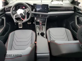 2025 Volkswagen Jetta GLI Autobahn z VIN 3VW2T7BU0SM061533, wystawiony jako Copart lot #57468185 z przebiegiem 175 mil mil oraz Szkody całkowita. Historia ofert i sprzedaży dostępna na DreamBid. Obrazek 8.