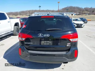 2015 Kia Sorento LX with VIN 5XYKTDA60FG607237, listed as a IAAI auction lot 41690678 with 114,380 mi miles. Bid and sale history available at carsss.com. Image 16.