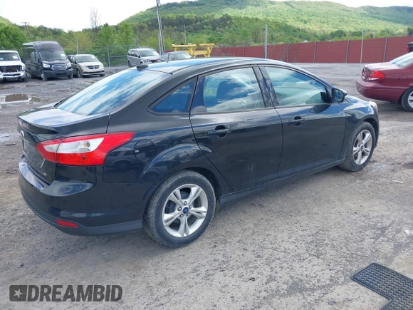 2013 Ford Focus SE z VIN 1FADP3F21DL370052, wystawiony jako IAAI lot #42208904 z przebiegiem 186 279 mil mil oraz . Historia ofert i sprzedaży dostępna na DreamBid. Obrazek 4.