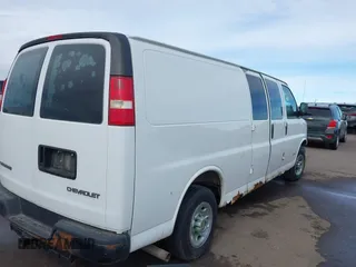 2004 Chevrolet Express Cargo Van with VIN 1GCGG29V441244822, listed as a IAAI auction lot 41636561 with 1 mi miles. Bid and sale history available at carsss.com. Image 4.