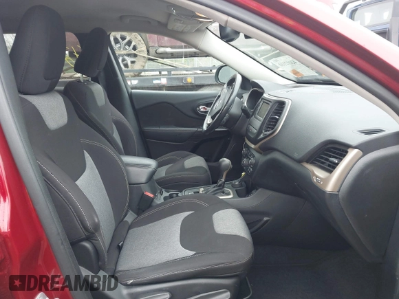 2014 Jeep Cherokee Latitude z VIN 1C4PJMCS4EW127709, wystawiony jako IAAI lot #42002110 z przebiegiem 51 574 mil mil oraz . Historia ofert i sprzedaży dostępna na DreamBid. Obrazek 5.