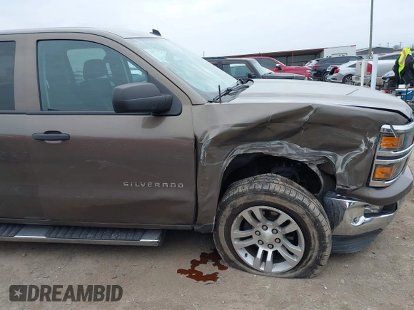 2014 Chevrolet Silverado 1500 LT with VIN 1GCVKREC8EZ139738, listed as a IAAI auction lot 41690917 with 137,519 mi miles. Bid and sale history available at carsss.com. Image 6.