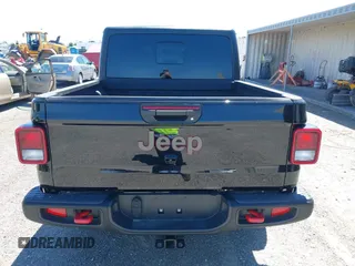 2023 Jeep Gladiator Rubicon z VIN 1C6JJTBG3PL531982, wystawiony jako IAAI lot #42211139 z przebiegiem 28 301 mil mil oraz . Historia ofert i sprzedaży dostępna na DreamBid. Obrazek 16.