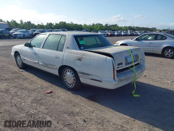 1999 Cadillac DeVille z VIN 1G6KD54Y7XU720668, wystawiony jako IAAI lot #42147461 z przebiegiem 92 054 mil mil oraz . Historia ofert i sprzedaży dostępna na DreamBid. Obrazek 3.