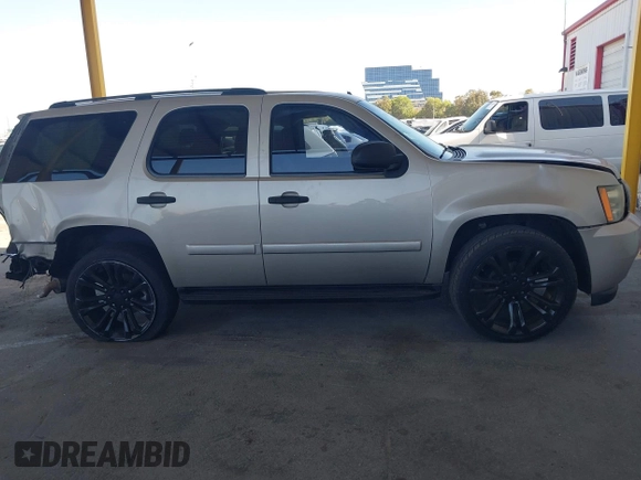 2007 Chevrolet Tahoe LS z VIN 1GNFC13C17R293787, wystawiony jako IAAI lot #42517818 z przebiegiem 293 307 mil mil oraz . Historia ofert i sprzedaży dostępna na DreamBid. Obrazek 13.