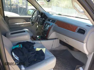 2008 Chevrolet Suburban LT w/3LT with VIN 1GNFK16368J138876, listed as a IAAI auction lot 42039588 with 318,374 mi miles. Bid and sale history available at carsss.com. Image 5.