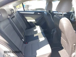 2013 Volkswagen Jetta Hybrid SE z VIN 3VW637AJ1DM303788, wystawiony jako IAAI lot #42205720 z przebiegiem 242 957 mil mil oraz . Historia ofert i sprzedaży dostępna na DreamBid. Obrazek 8.