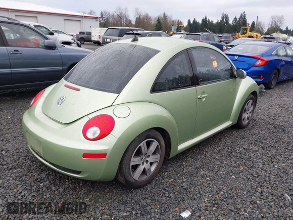2006 Volkswagen New Beetle Coupe with VIN 3VWRW31C06M402944, listed as a IAAI auction lot 41858922 with 97,518 mi miles. Bid and sale history available at carsss.com. Image 4.
