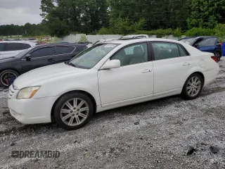2006 Toyota Avalon XL z VIN 4T1BK36BX6U122472, wystawiony jako Copart lot #60607605 z przebiegiem 168 362 mil mil oraz Czysty tytuł • Clean title. Historia ofert i sprzedaży dostępna na DreamBid. Obrazek 1.