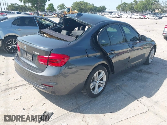 2016 BMW 3 Series 328i xDrive z VIN WBA8E3C58GK503641, wystawiony jako IAAI lot #42282926 z przebiegiem 130 039 mil mil oraz . Historia ofert i sprzedaży dostępna na DreamBid. Obrazek 4.