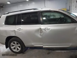 2009 Toyota Highlander with VIN JTEES41A292136643, listed as a IAAI auction lot 41241774 with 165,970 mi miles. Bid and sale history available at carsss.com. Image 13.