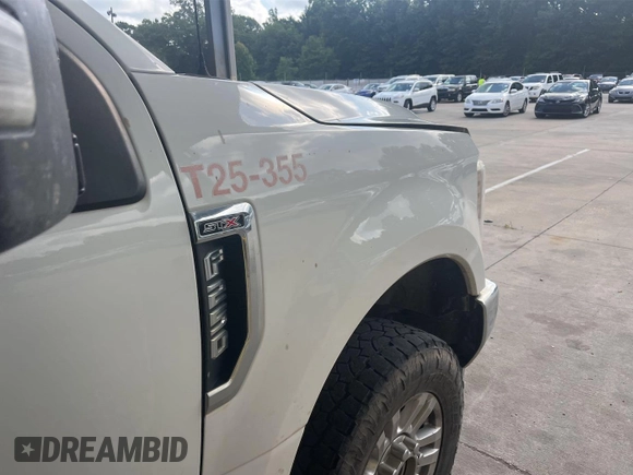 2019 Ford F-250 XL z VIN 1FT7W2BTXKED46997, wystawiony jako IAAI lot #42737714 z przebiegiem 124 075 mil mil oraz . Historia ofert i sprzedaży dostępna na DreamBid. Obrazek 22.