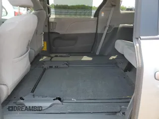 2015 Toyota Sienna LE AAS с VIN 5TDKK3DC2FS546152, выставлен на аукционе Copart как лот 59023215 с пробегом 78 583 миль миль и Списание • Salvage title. История ставок и продаж доступна на DreamBid. Изображение 11.
