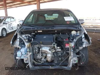 2016 Toyota Sienna XLE with VIN 5TDYK3DCXGS751231, listed as a IAAI auction lot 41975167 with 135,266 mi miles. Bid and sale history available at carsss.com. Image 12.