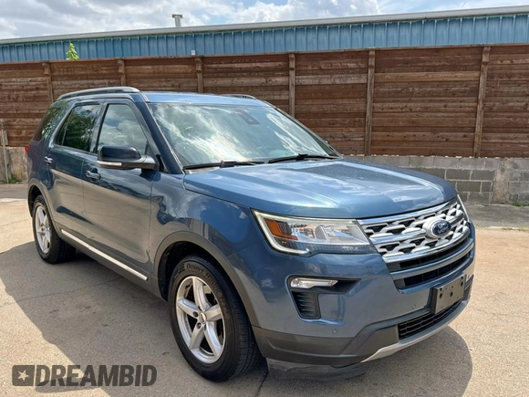 2018 Ford Explorer XLT z VIN 1FM5K7DH0JGC23068, wystawiony jako Copart lot #63926375 z przebiegiem 112 233 mil mil oraz Czysty tytuł • Clean title. Historia ofert i sprzedaży dostępna na DreamBid. Obrazek 1.