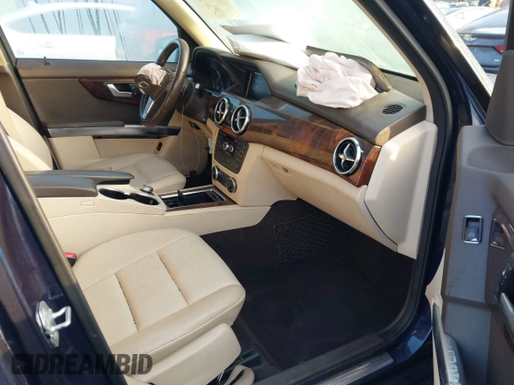 2013 Mercedes-Benz GLK with VIN WDCGG8JB3DF967790, listed as a IAAI auction lot 41445047 with 133,377 mi miles. Bid and sale history available at carsss.com. Image 5.
