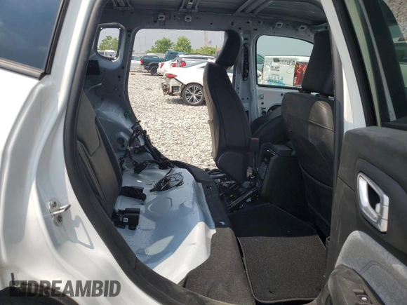 2024 Jeep Compass Latitude Lux with VIN 3C4NJDFN6RT600292, listed as a Copart auction lot 59290395 with 1,639 mi miles and Clean title. Bid and sale history available at DreamBid. Image 11.