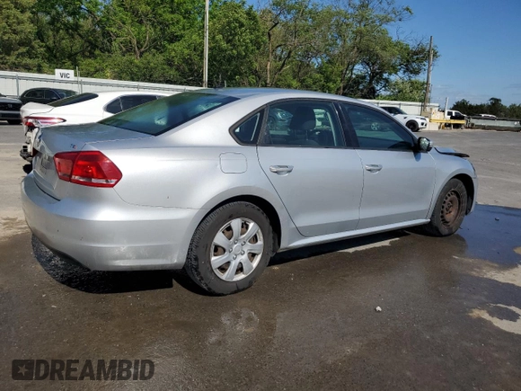 2015 Volkswagen Passat Limited Edition Edition z VIN 1VWAT7A32FC044082, wystawiony jako Copart lot #57514255 z przebiegiem 399 548 mil mil oraz Szkoda całkowita • Salvage title. Historia ofert i sprzedaży dostępna na DreamBid. Obrazek 3.