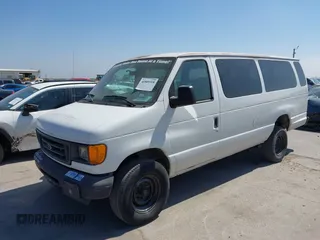 2004 Ford Econoline Passenger XL z VIN 1FBSS31S44HB21002, wystawiony jako IAAI lot #41805318 z przebiegiem 235 045 mil mil oraz . Historia ofert i sprzedaży dostępna na DreamBid. Obrazek 2.