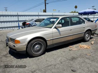 1997 BMW 7 Series z VIN WBAGF8327VDL49713, wystawiony jako Copart lot #67643624 z przebiegiem Nie podano mil oraz Czysty tytuł • Clean title. Historia ofert i sprzedaży dostępna na DreamBid. Obrazek 1.