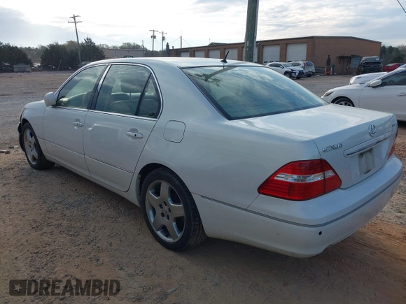 2005 Lexus LS 430 with VIN JTHBN36FX55011393, listed as a IAAI auction lot 41883790 with 186,981 mi miles. Bid and sale history available at carsss.com. Image 3.