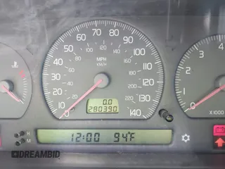 1999 Volvo S70 z VIN YV1LS55A0X2597598, wystawiony jako IAAI lot #42249040 z przebiegiem 280 390 mil mil oraz . Historia ofert i sprzedaży dostępna na DreamBid. Obrazek 7.